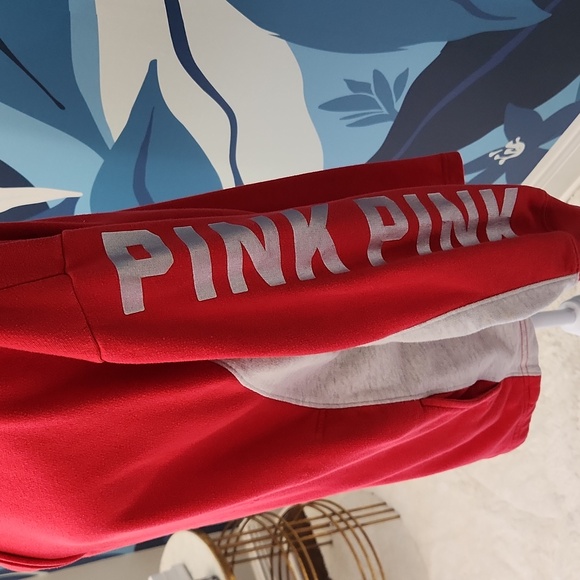 PINK VS red and grey pullover sweatshirt size Medium - Picture 4 of 7